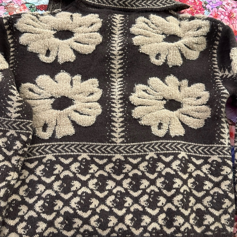 NWT Cherie Collette Floral V-Neck  Soft Boho Sweater - Picture 11 of 12